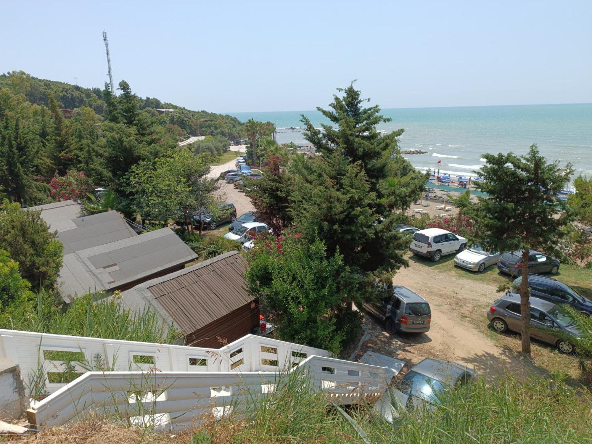 Plazhi Gjeneralit - Small Cabins - Bungalows - Apartaments - Villas - Suite Kavaje Exterior foto