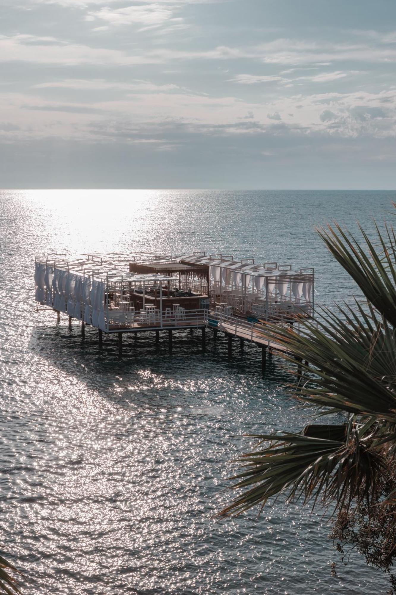 Plazhi Gjeneralit - Small Cabins - Bungalows - Apartaments - Villas - Suite Kavaje Exterior foto